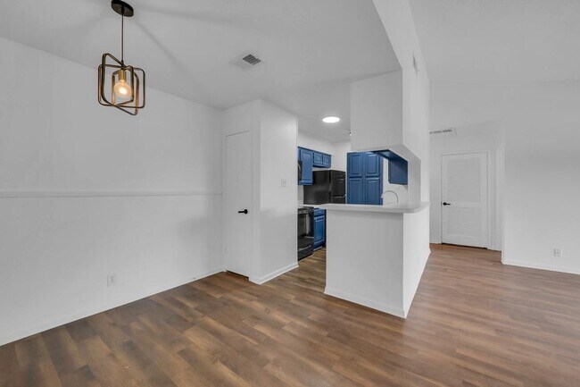 Building Photo - 2006 Cloisters Dr