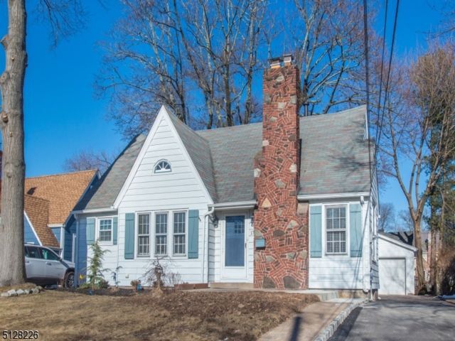 Primary Photo - 17 Gates Ave