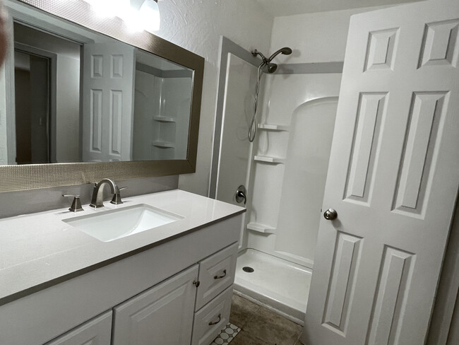 Bathroom view - 417 Skyview Dr