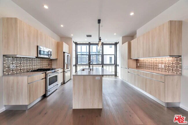 Building Photo - 1824 Redondo Blvd