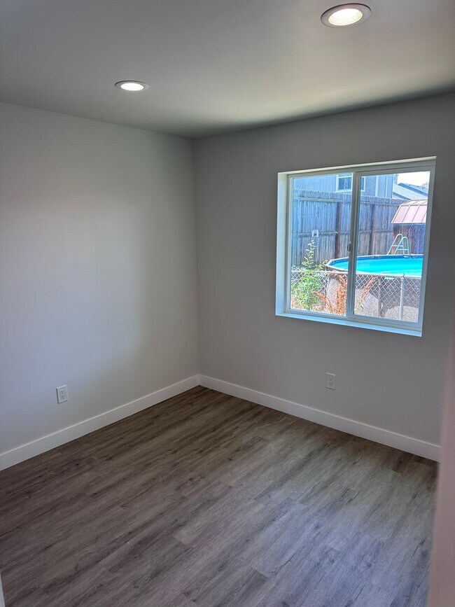 Building Photo - 454 Colin Kelly Dr
