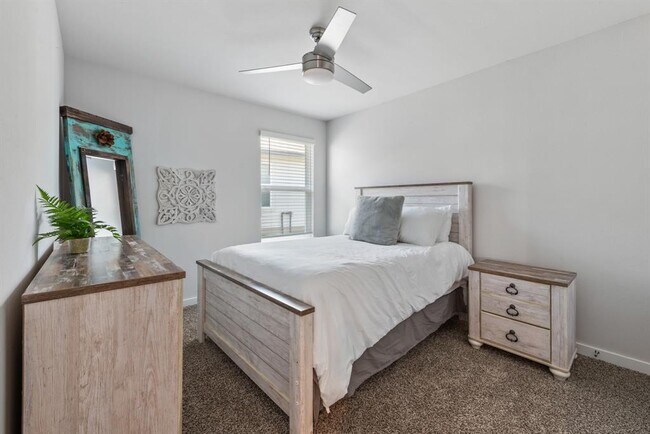 Building Photo - 929 Kickapoo Ln