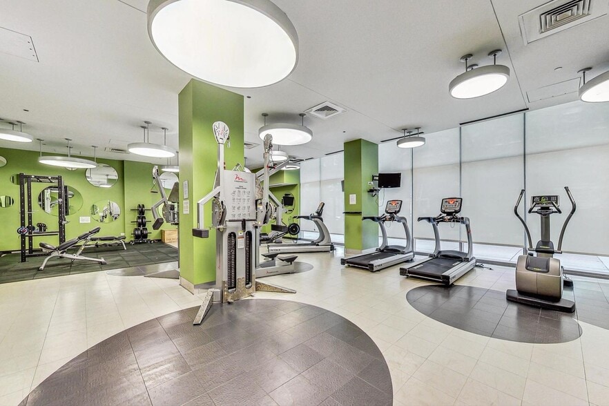 Building Photo - 123 S Green St