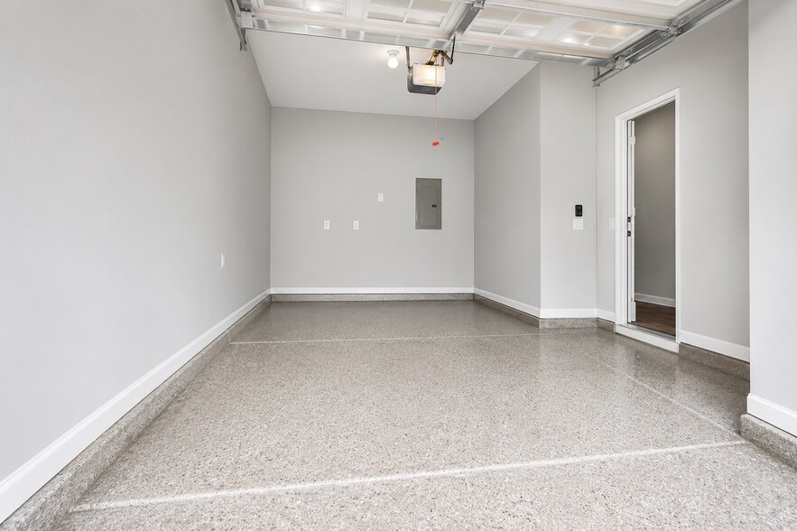 Building Photo - 1107 Bennington Dr