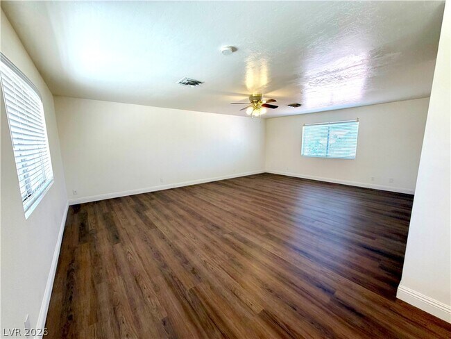 Building Photo - 1571 Turf Dr
