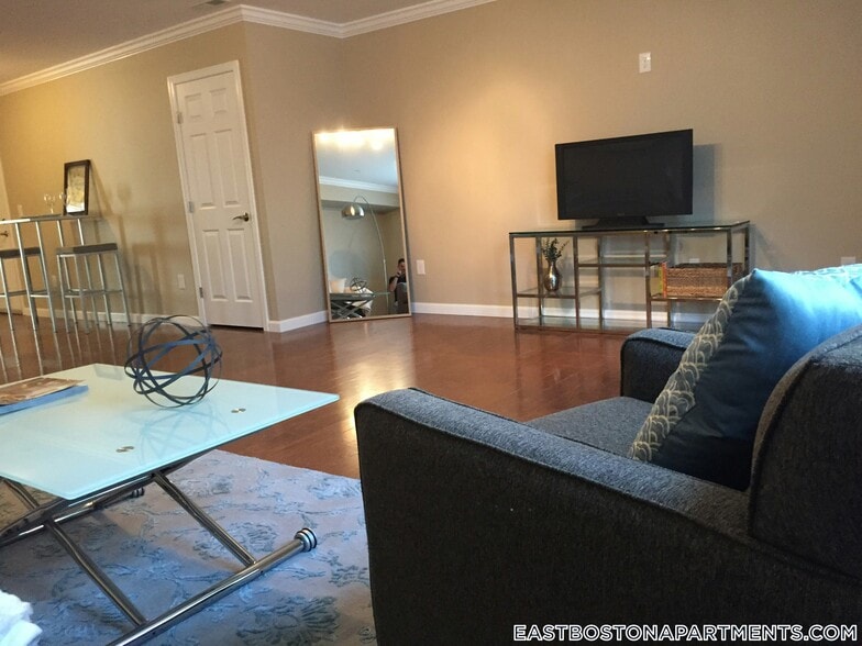 Building Photo - 51 Chelsea St