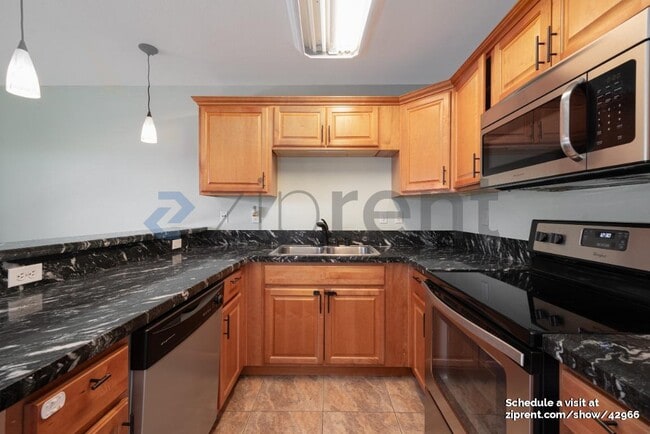 Building Photo - 221 Westlake Dr