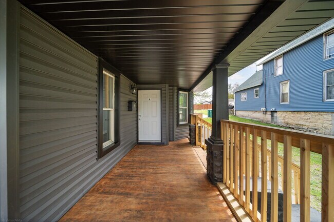 Building Photo - 132 Akin Ave