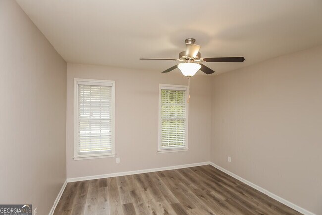 Building Photo - 1183 Crestbrook Dr