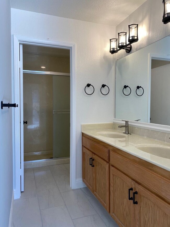 Building Photo - 201 Lagunaria Ln