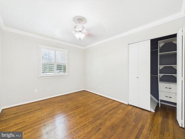 Building Photo - 9201 Cherrytree Dr