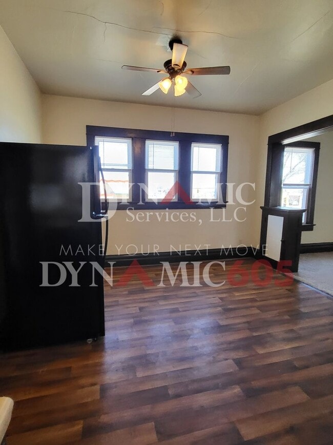 Building Photo - 3BR/1BA Single Family House For Rent