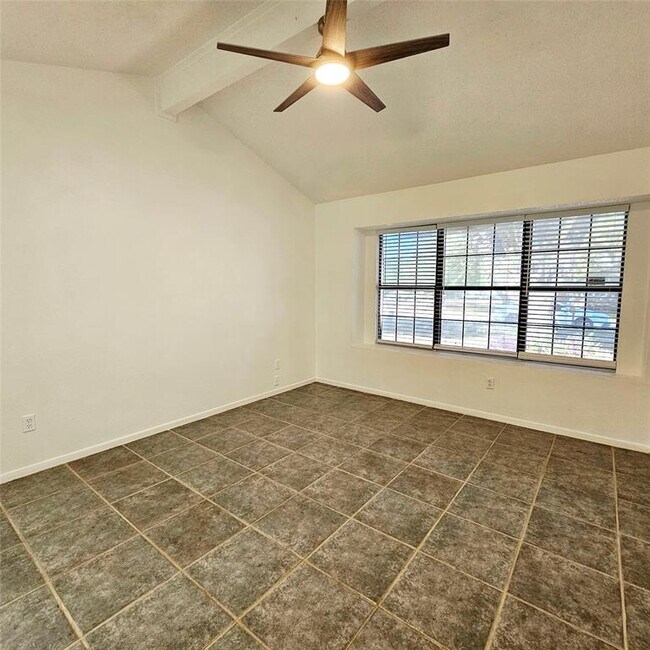 Building Photo - 409 El Secreto St