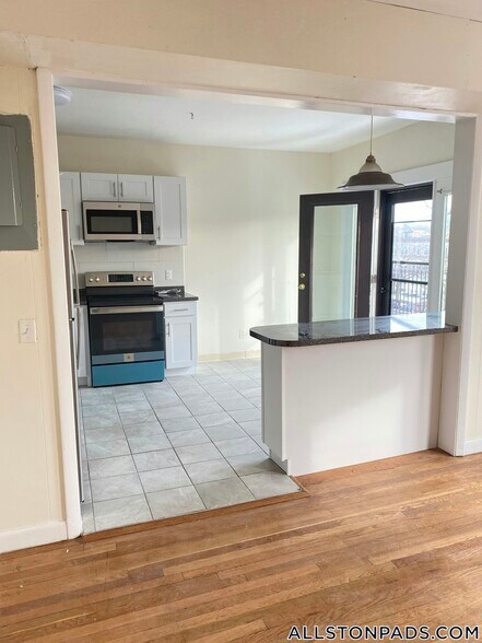 Building Photo - 1133 Commonwealth Ave