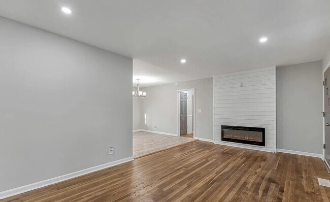 Building Photo - Coming soon, Available 4/1/26. Section 8 Welcome!!! "Ranch style 3-Bed, 2-Bath Gem with 1,344 Sq ...