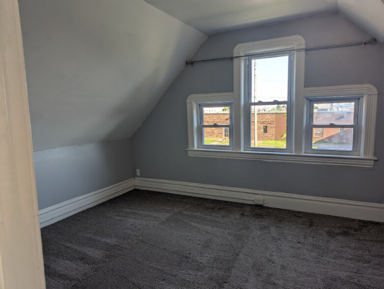 Building Photo - 2707 W 1st St