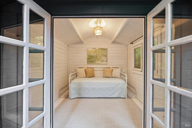 Building Photo - 224 Cascade Dr