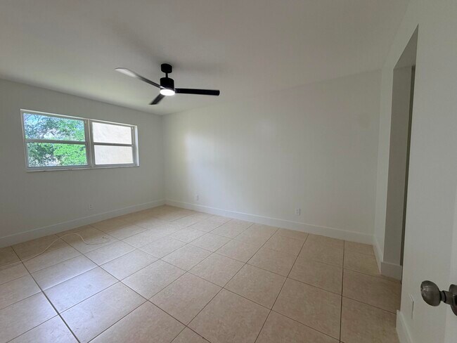 Building Photo - 5980 NW 64th Ave