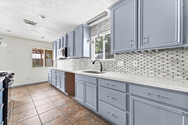 Building Photo - 15919 Barbarossa Dr