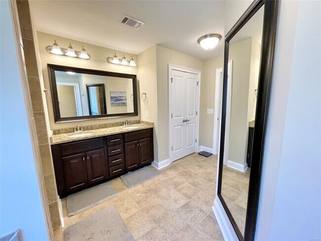 Building Photo - 941 Wheat Ridge Dr