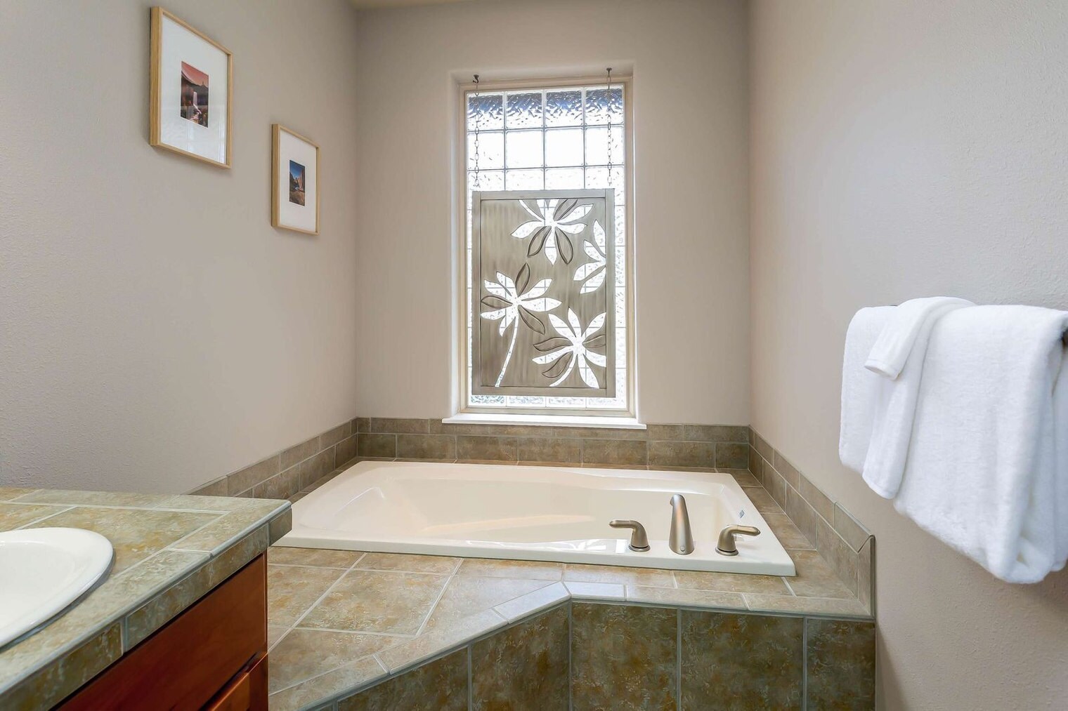 Building Photo - 10576 Village Loop