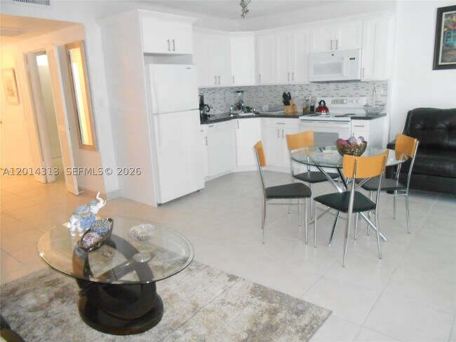Building Photo - 5401 Collins Ave
