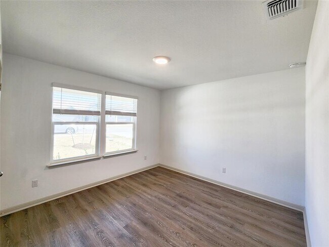 Building Photo - 205 Sweetwater Crk Ln