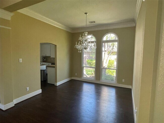 Building Photo - 2506 S Strathford Ln