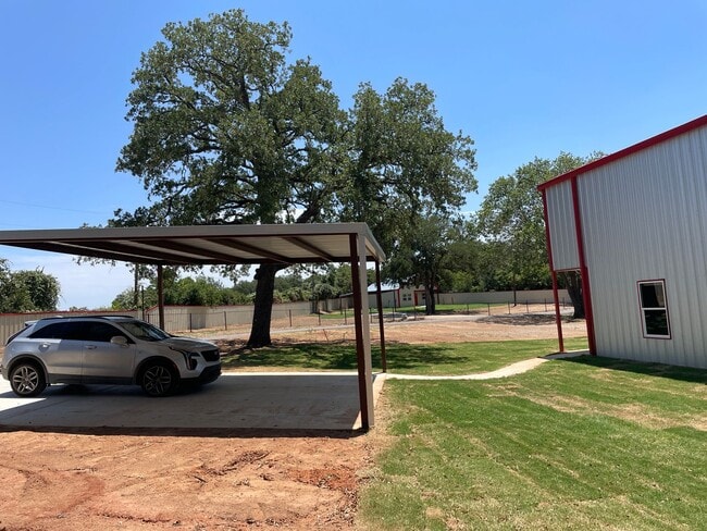 Building Photo - County Living in a Modern Home- 1 month free rent!