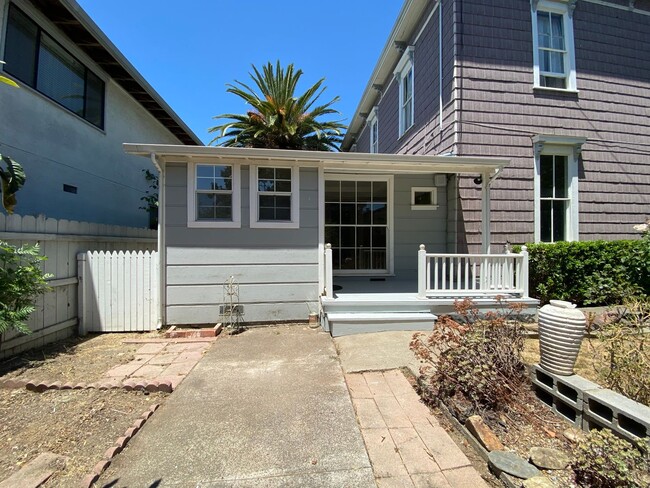 Building Photo - 190 W K St