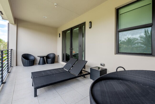 Building Photo - 8131 Laurel Falls Dr