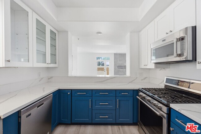 Building Photo - 2311 Schader Dr