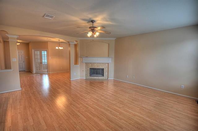 Building Photo - 831 Lake Forest Trl