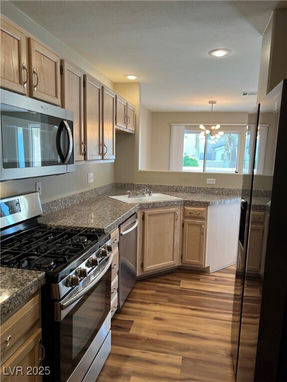 Building Photo - 910 Elegant Coral Ave
