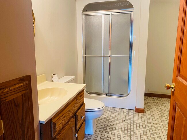 Building Photo - 41 E Hinton Rd