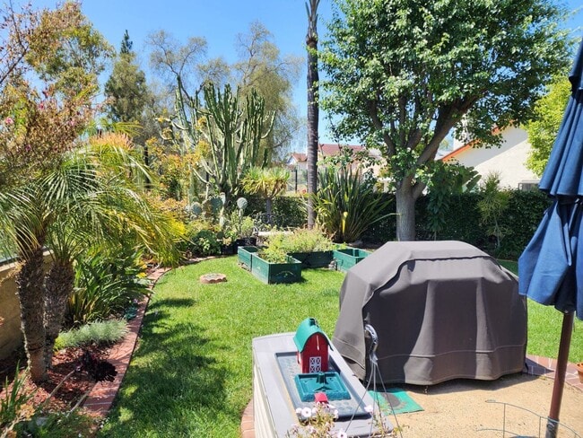 Building Photo - Large 3 bedroom home in quiet cul-de-sac with large backyard - Pets allowed