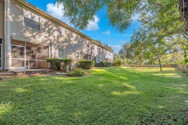 Building Photo - 2231 Golden Oak Ln