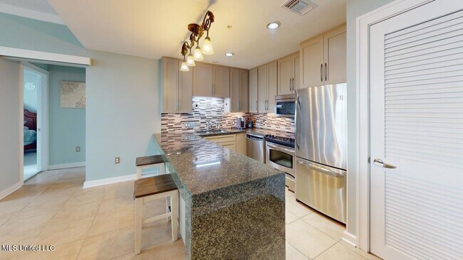 Building Photo - 2060 Beach Blvd