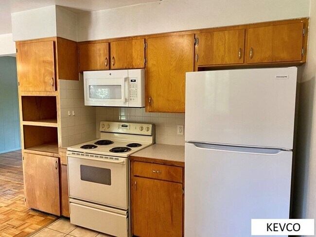 Building Photo - Wide Ranch Home in Campus West Near Foothills