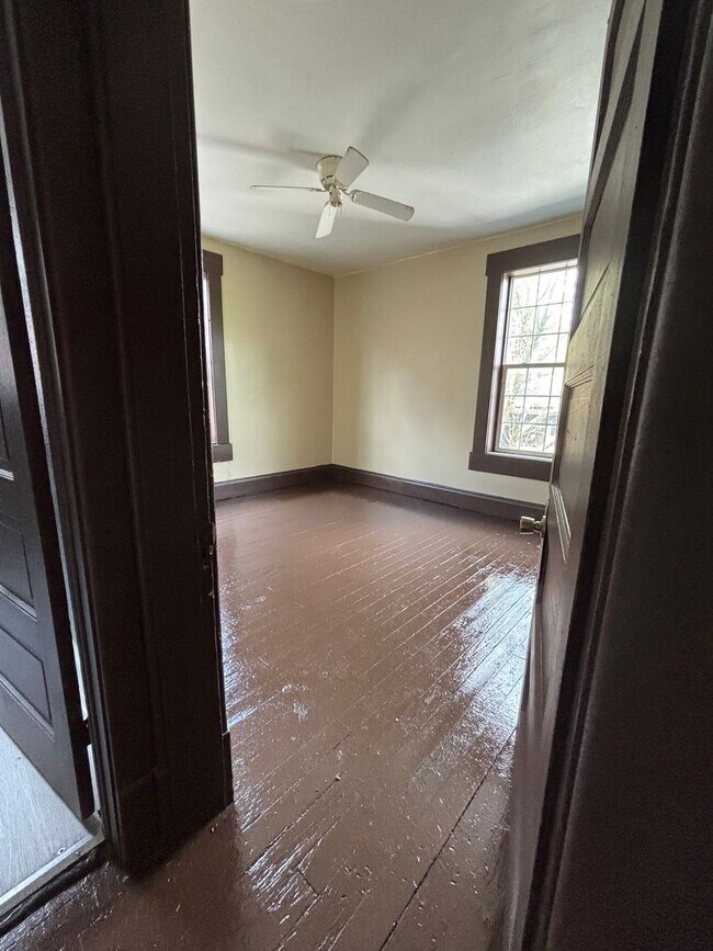 Building Photo - Newly Renovated 4 Bedroom Home