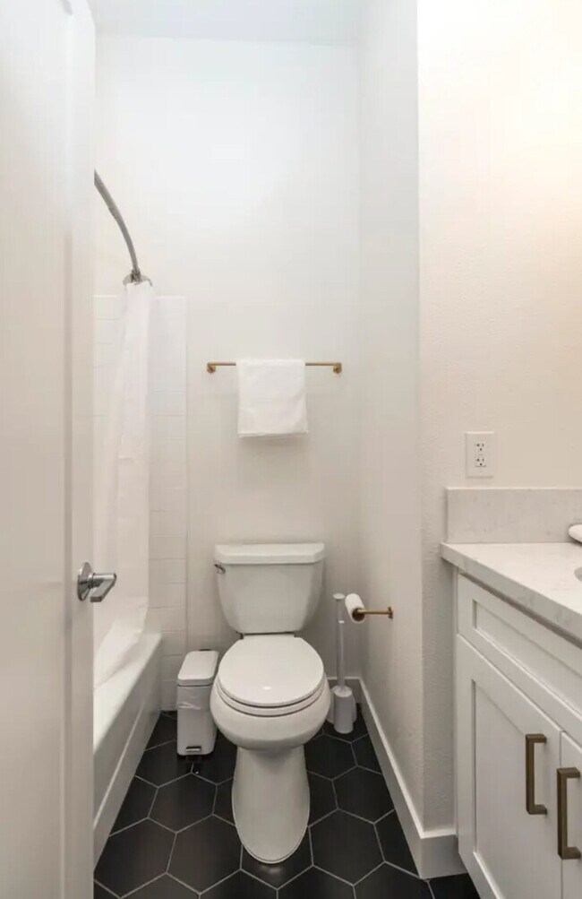 Building Photo - 1500 Neptune Ave