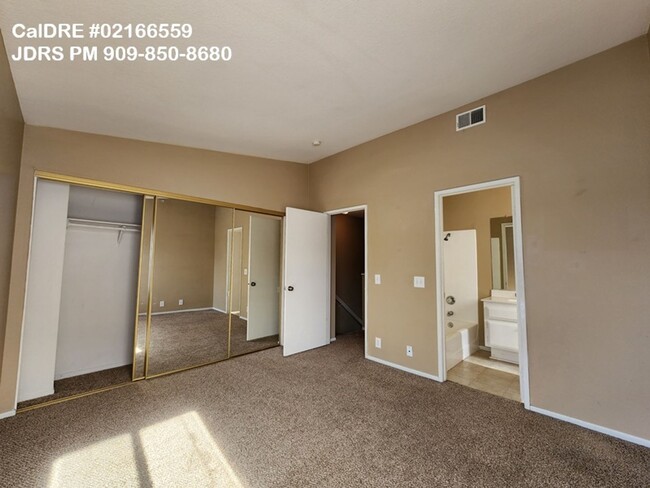 Building Photo - Price Lowered! Ontario 2 bedroom Townhouse