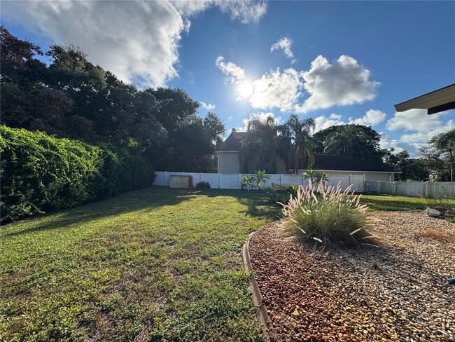 Building Photo - 1330 Sunset Ct