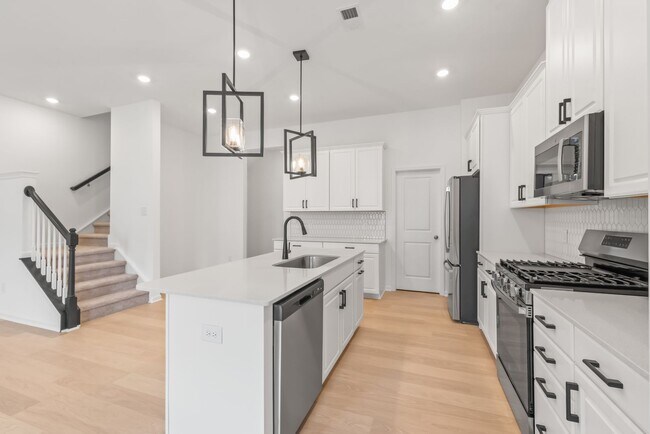 Building Photo - 204 Silver Fleet Dr