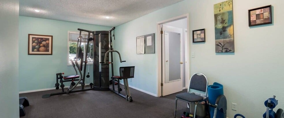 Building Photo - 2099 W Plymouth Cir