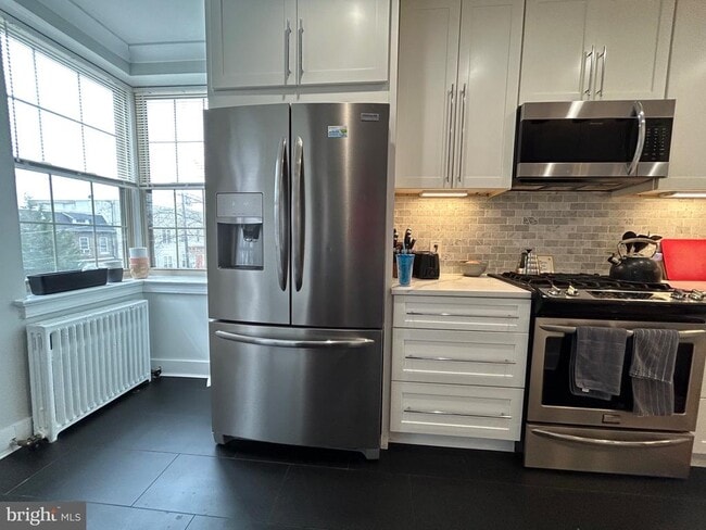 Building Photo - 939 Longfellow St NW