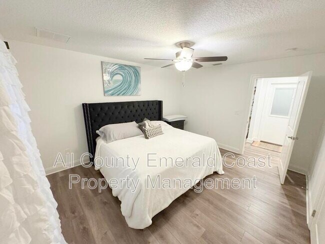 Building Photo - 481 Kelly St