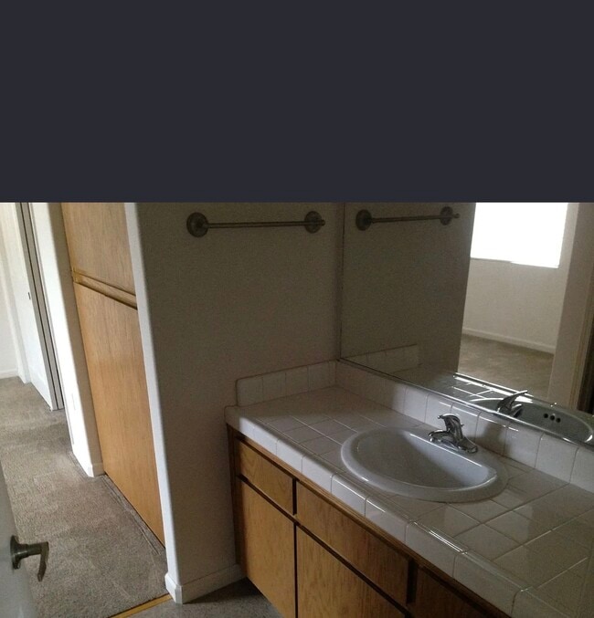 Building Photo - Lark  4 Plex