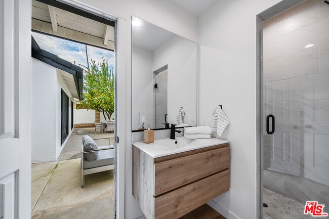 Building Photo - 16517 Hartsook St