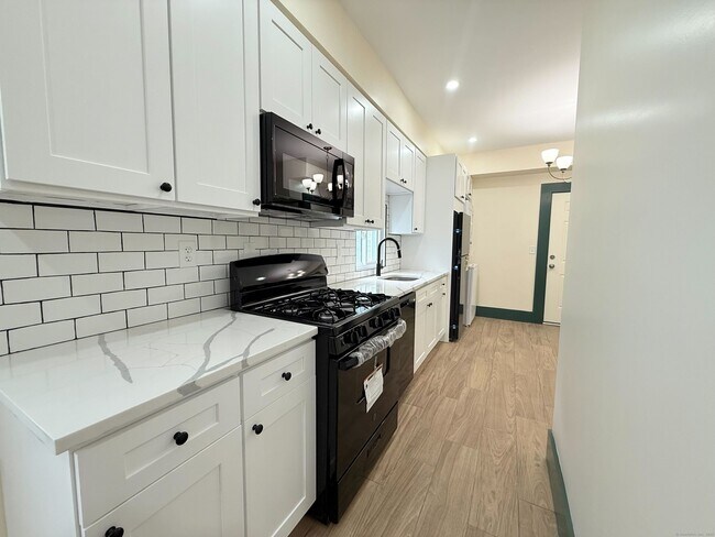 Building Photo - 130 Hubinger St